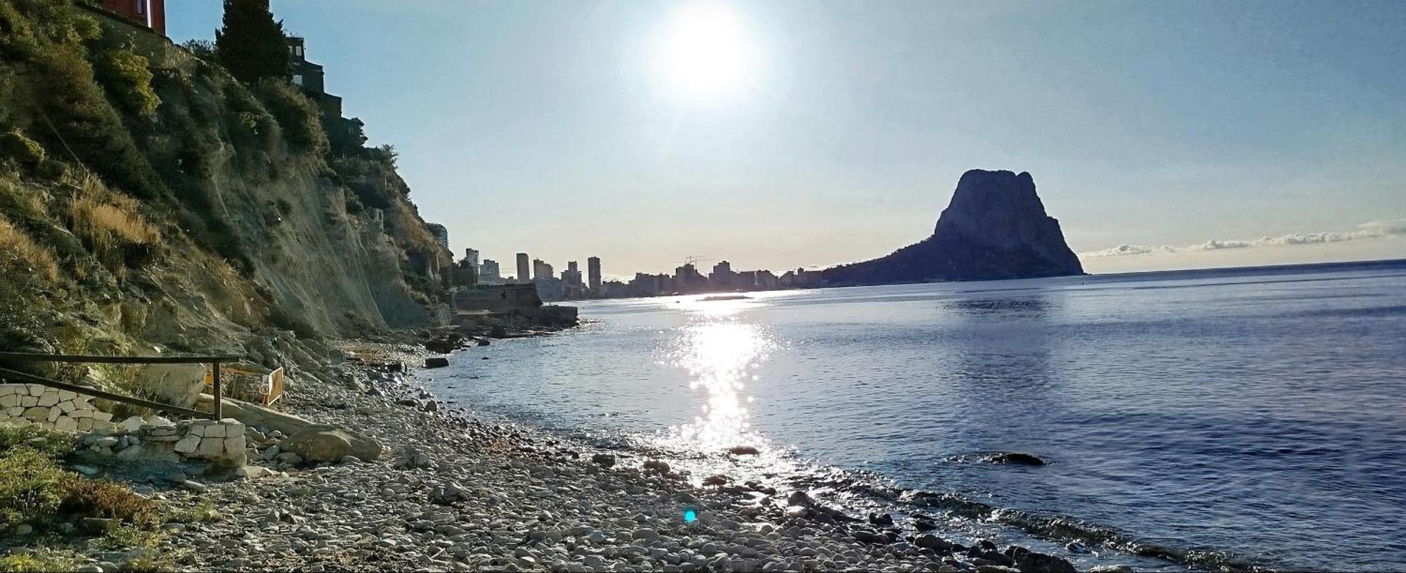 En Cala Manzanera Calp